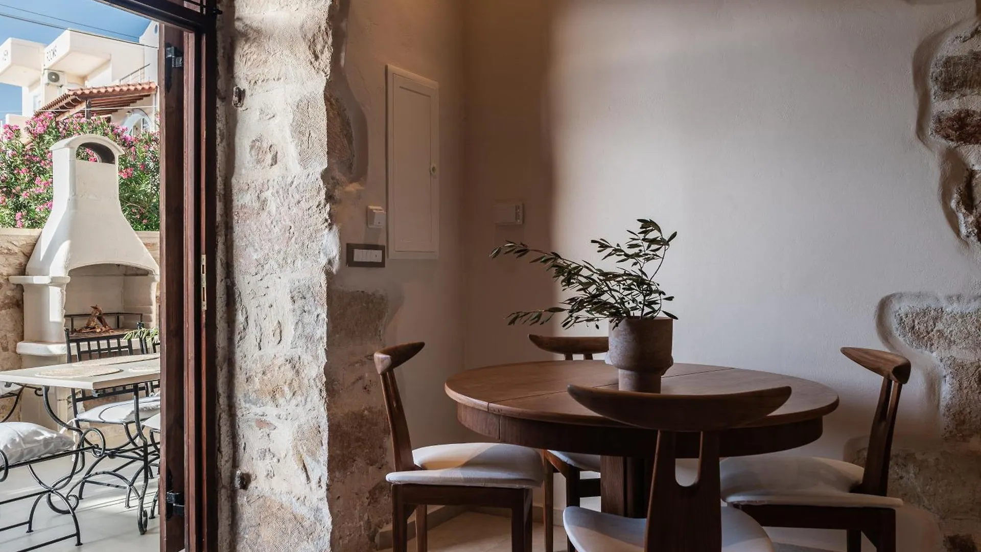 Delta-Rho Villa Chania