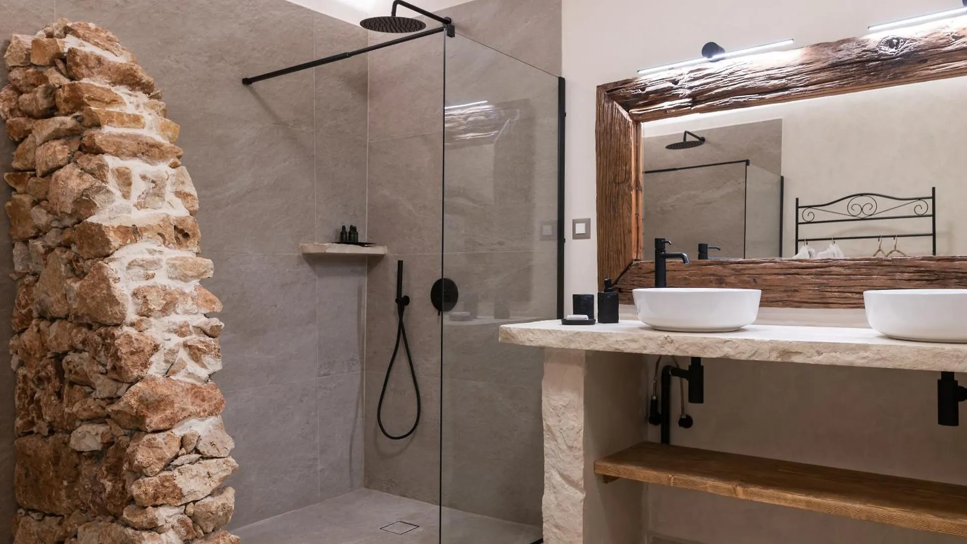 Delta-Rho Villa Chania